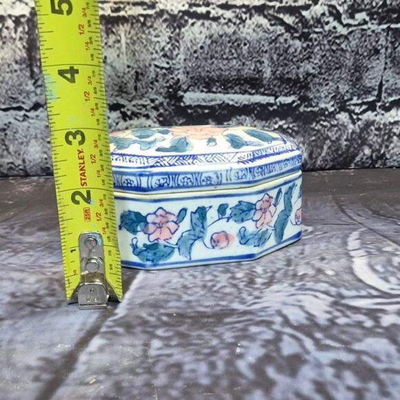 Vintage Oriental Style Lotus Trinket Box Jewelry Box - Picture 4 of 7